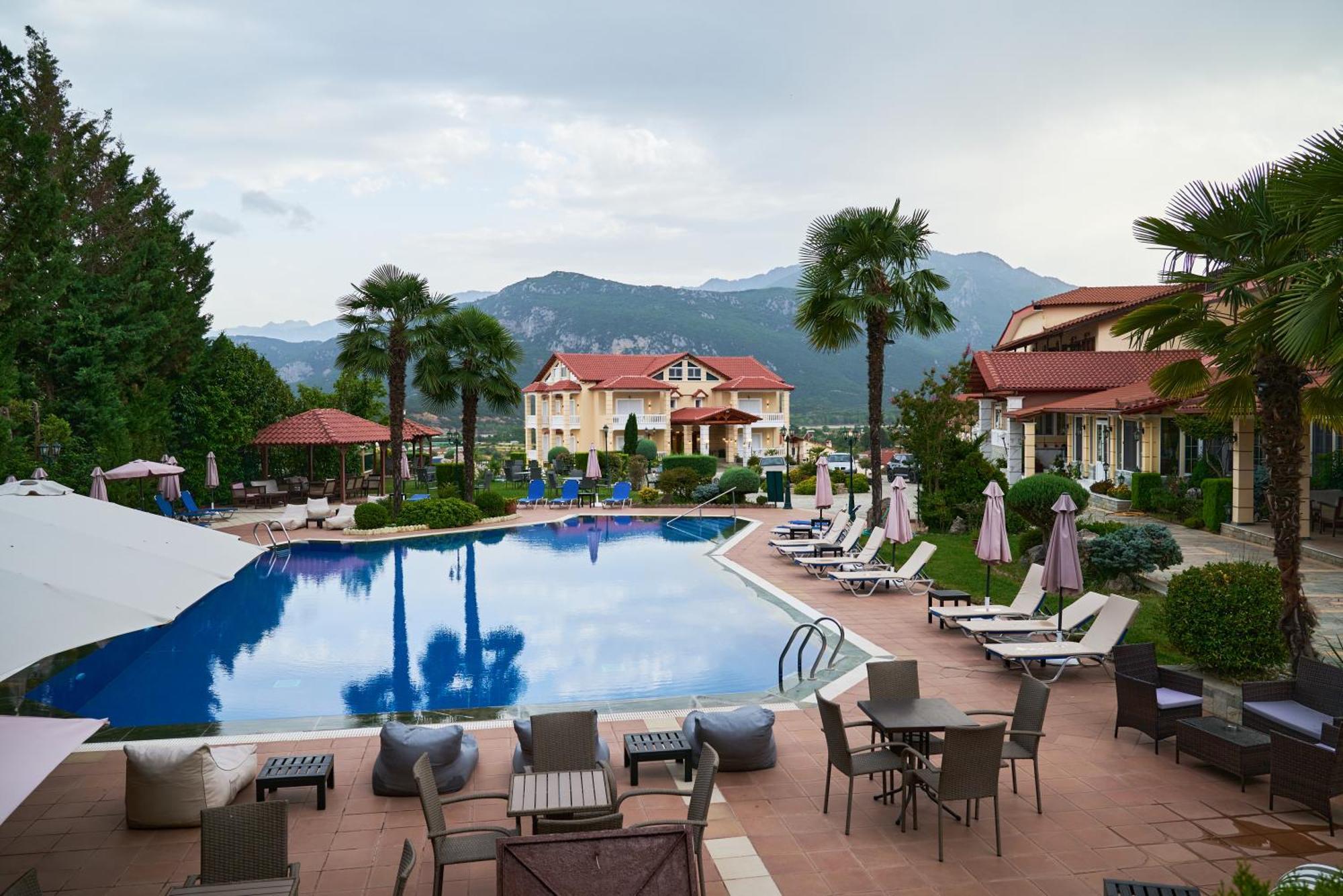 Famissi Suites 2 Калампака Экстерьер фото